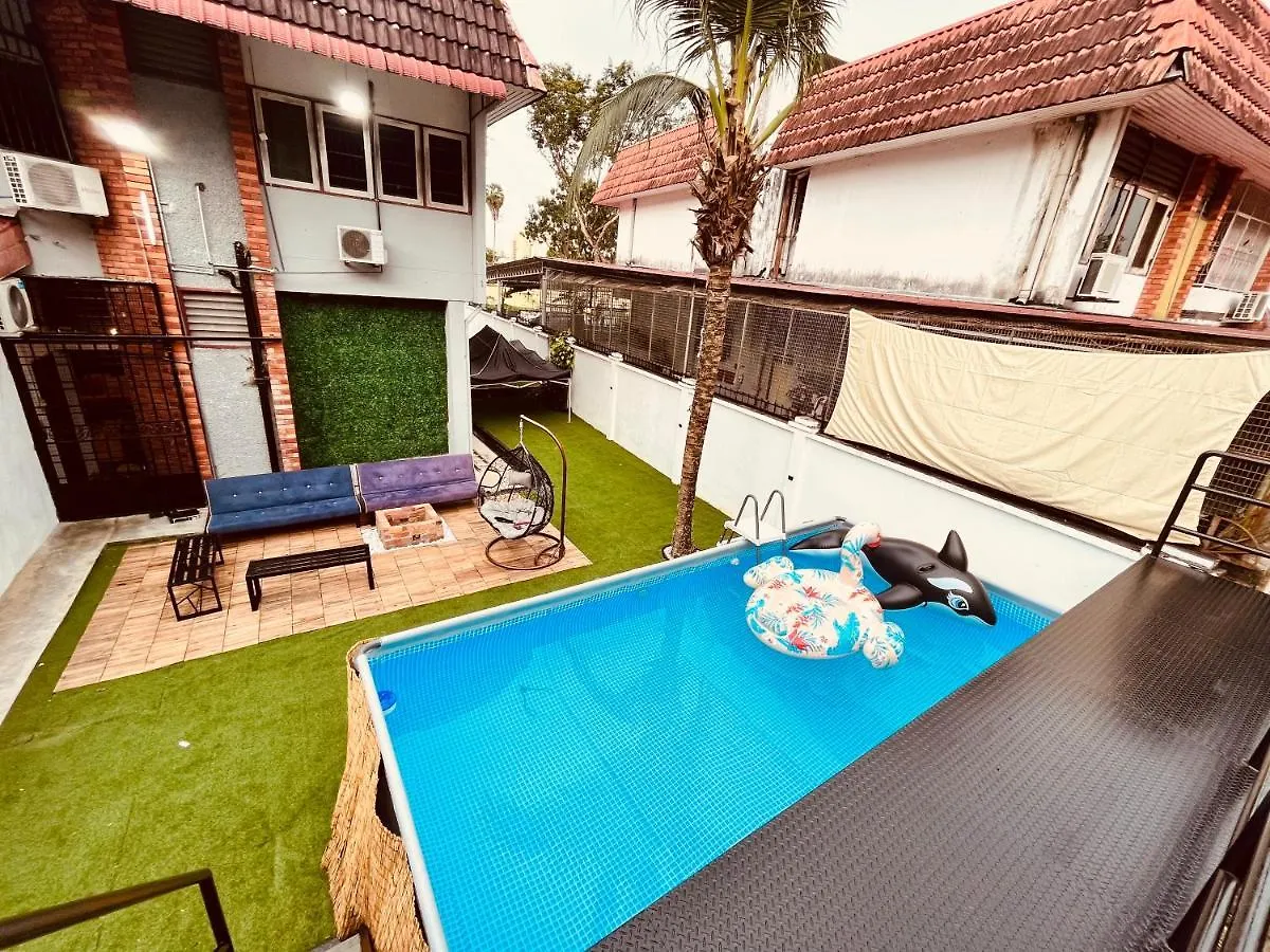 Riverside Botanical Retreat + Nature-Surround Pool +Bbq Patio! Villa George Town