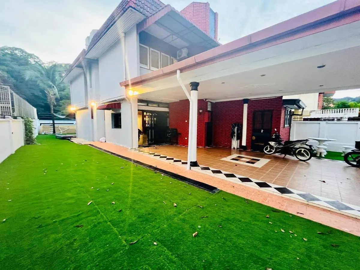 Riverside Botanical Retreat + Nature-Surround Pool +Bbq Patio! Villa George Town