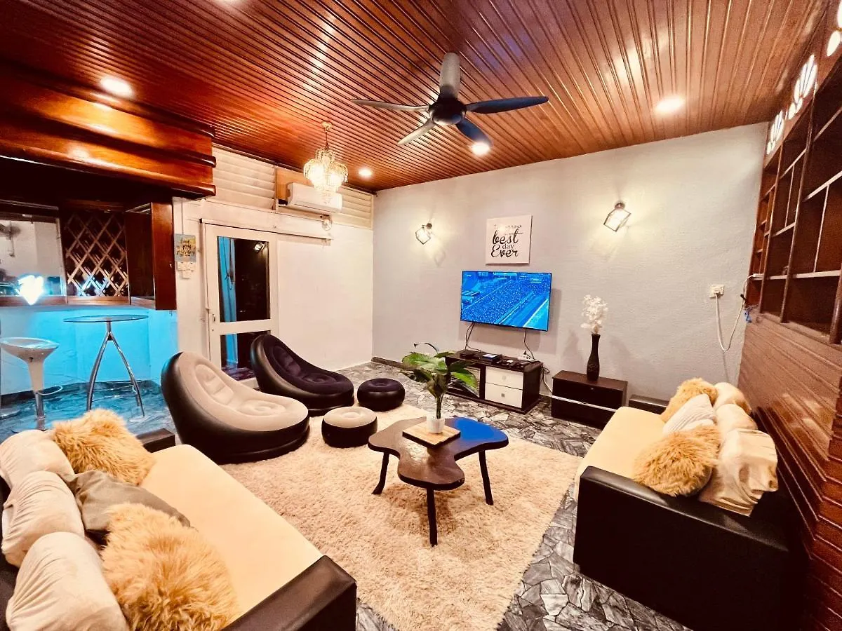 Riverside Botanical Retreat + Nature-Surround Pool +Bbq Patio! Villa George Town
