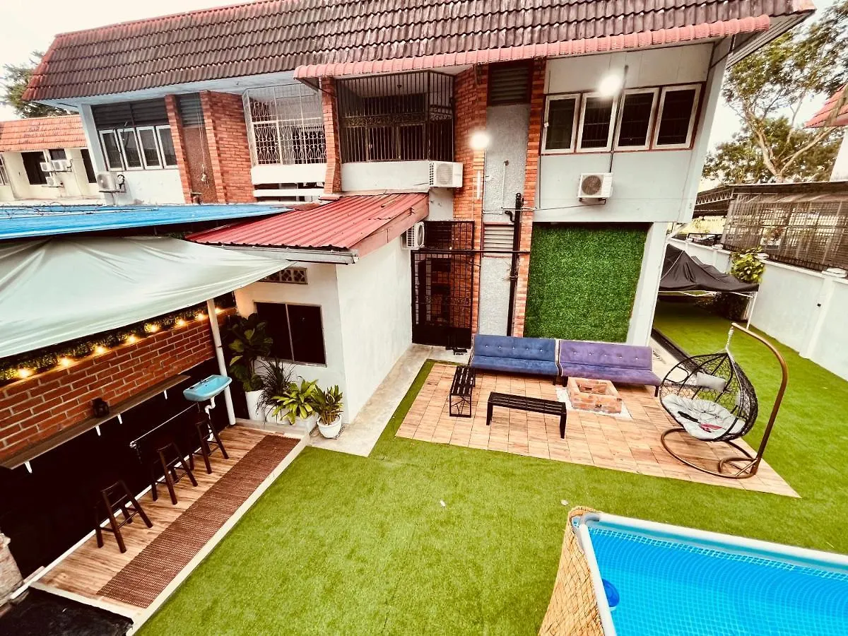 Riverside Botanical Retreat + Nature-Surround Pool +Bbq Patio! Villa George Town