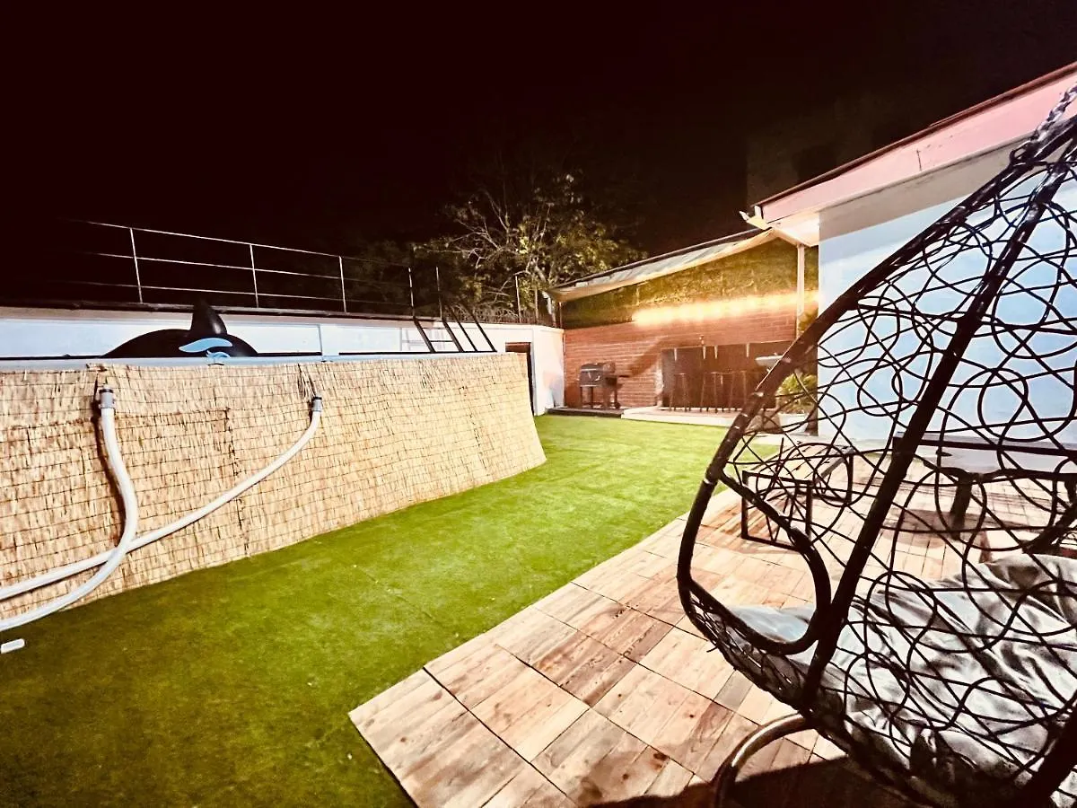 Riverside Botanical Retreat + Nature-Surround Pool +Bbq Patio! Villa George Town
