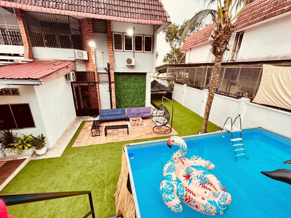 Riverside Botanical Retreat + Nature-Surround Pool +Bbq Patio! Villa George Town