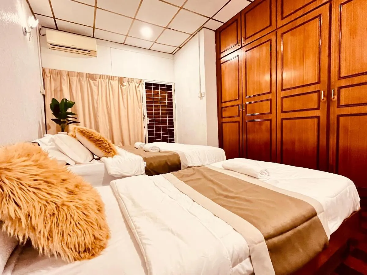 Vila Riverside Botanical Retreat + Nature-Surround Pool +Bbq Patio! George Town
