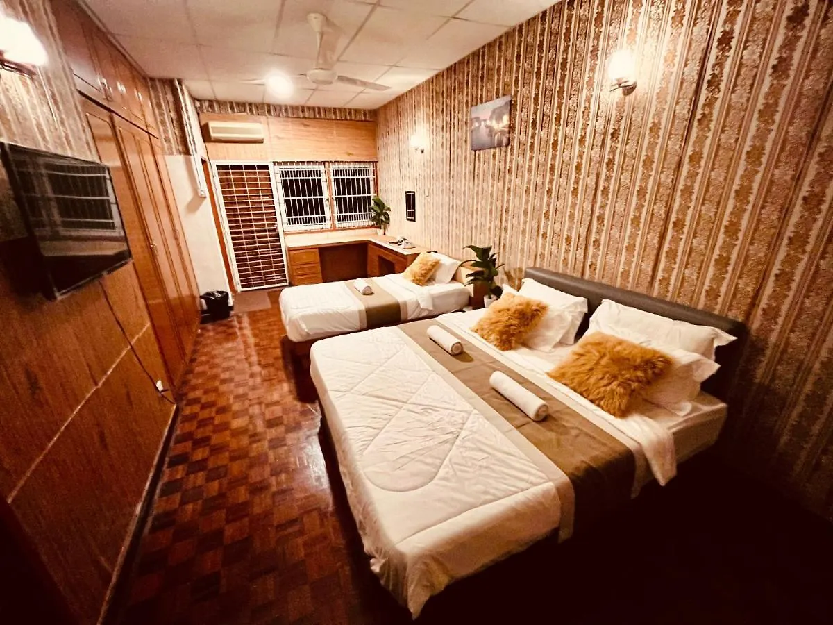 Vila Riverside Botanical Retreat + Nature-Surround Pool +Bbq Patio! George Town